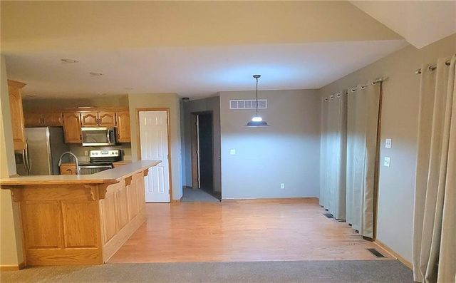 4602 N Heatherwood Drive, St Joseph, MO 64506