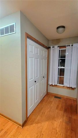 4602 N Heatherwood Drive, St Joseph, MO 64506