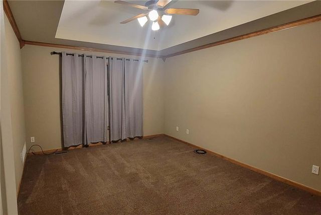 4602 N Heatherwood Drive, St Joseph, MO 64506