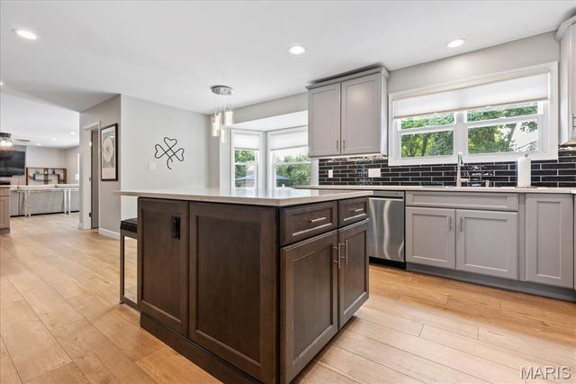 2117 Woodlet Park Drive, Chesterfield, MO 63017