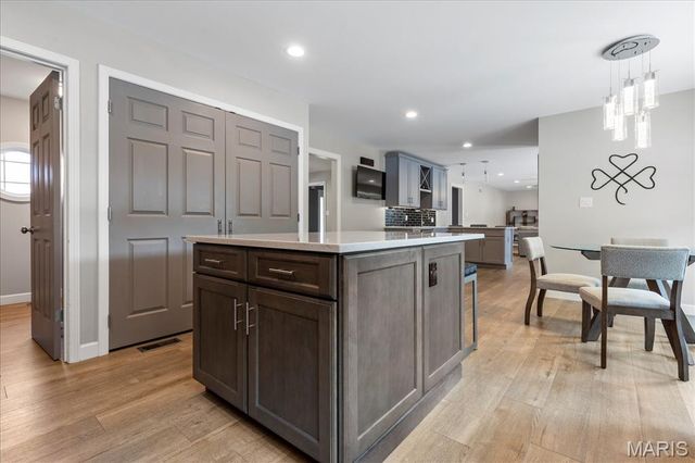 2117 Woodlet Park Drive, Chesterfield, MO 63017