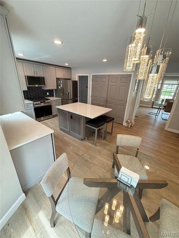 2117 Woodlet Park Drive, Chesterfield, MO 63017