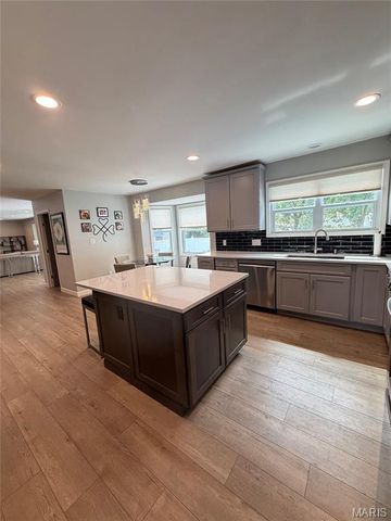 2117 Woodlet Park Drive, Chesterfield, MO 63017