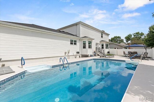 2117 Woodlet Park Drive, Chesterfield, MO 63017