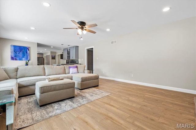 2117 Woodlet Park Drive, Chesterfield, MO 63017