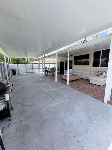 1670 NW 73rd St, Miami, FL 33147