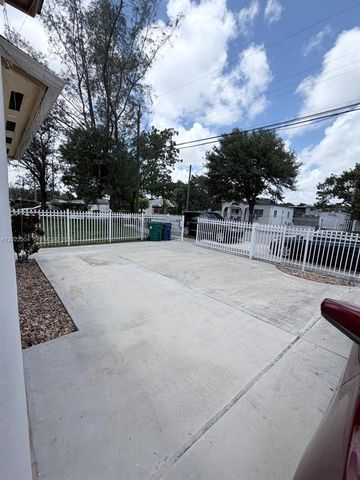 1670 NW 73rd St, Miami, FL 33147