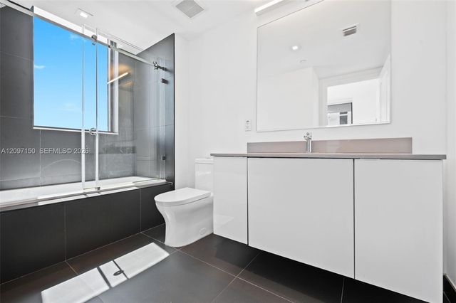 1600 NE 1st Avenue 2420, Miami, FL 33132