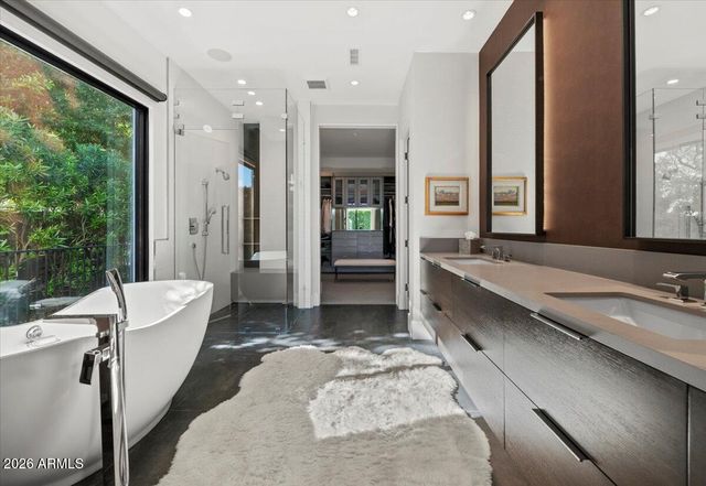 6982 E JOSHUA TREE Lane, Paradise Valley, AZ 85253