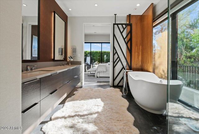 6982 E JOSHUA TREE Lane, Paradise Valley, AZ 85253