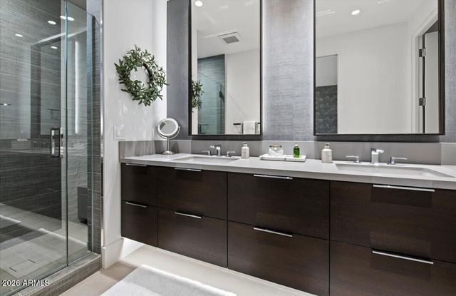 6982 E JOSHUA TREE Lane, Paradise Valley, AZ 85253