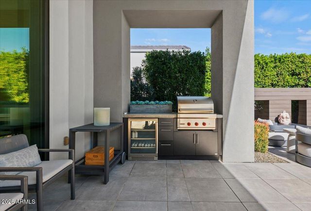 6982 E JOSHUA TREE Lane, Paradise Valley, AZ 85253