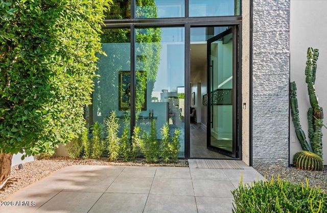 6982 E JOSHUA TREE Lane, Paradise Valley, AZ 85253