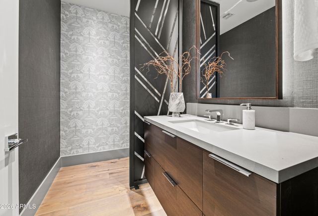 6982 E JOSHUA TREE Lane, Paradise Valley, AZ 85253