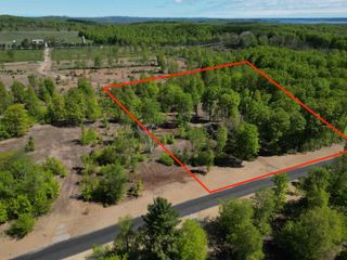 1155 E Solaris Way, Maple City, MI 49664