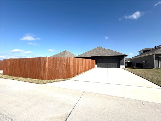 3747 Topeka Trail, Crandall, TX 75114