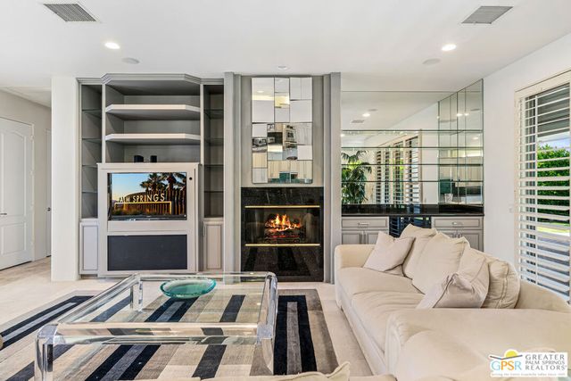 2438 S Caliente Drive, Palm Springs, CA 92264