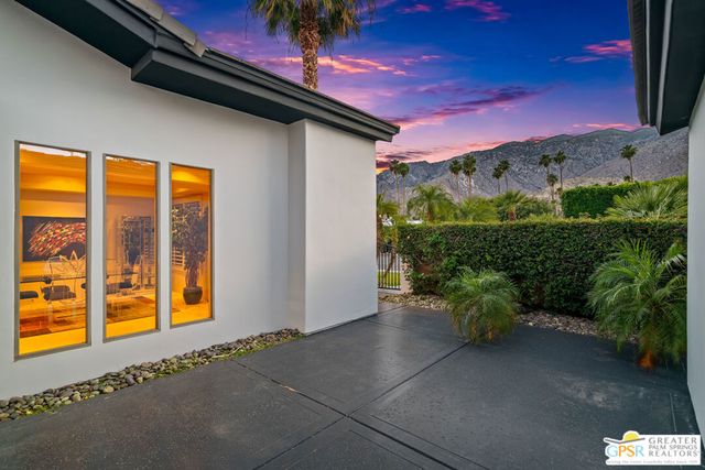 2438 S Caliente Drive, Palm Springs, CA 92264