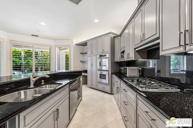 2438 S Caliente Drive, Palm Springs, CA 92264