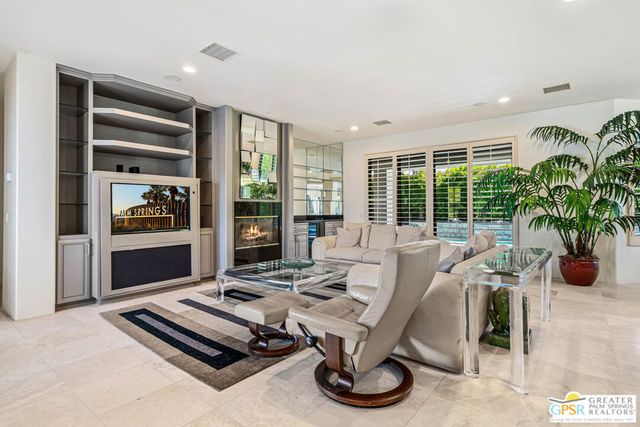 2438 S Caliente Drive, Palm Springs, CA 92264