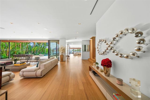 126 W San Marino Dr, Miami Beach, FL 33139