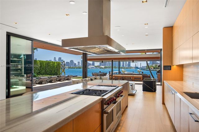 126 W San Marino Dr, Miami Beach, FL 33139