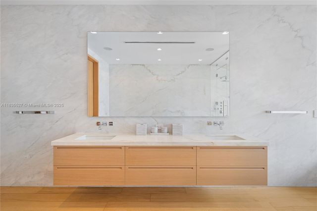 126 W San Marino Dr, Miami Beach, FL 33139