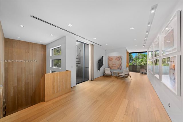 126 W San Marino Dr, Miami Beach, FL 33139