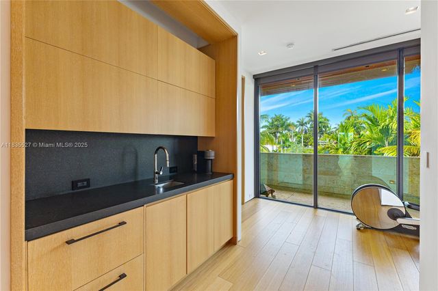 126 W San Marino Dr, Miami Beach, FL 33139