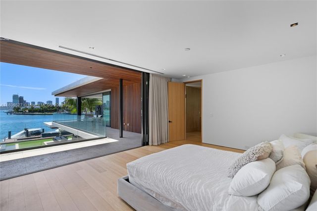 126 W San Marino Dr, Miami Beach, FL 33139