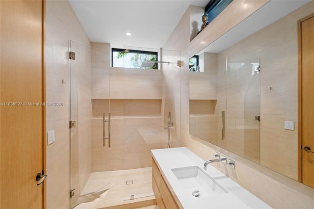 126 W San Marino Dr, Miami Beach, FL 33139