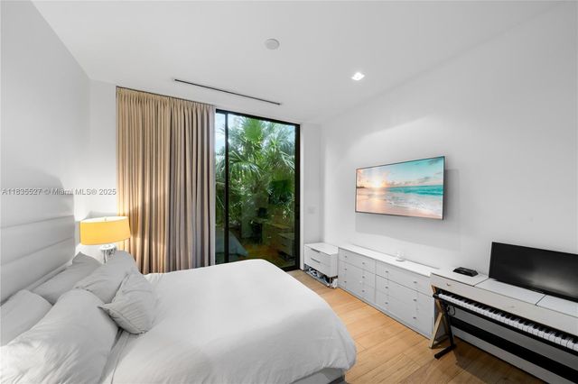 126 W San Marino Dr, Miami Beach, FL 33139