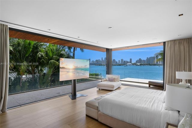 126 W San Marino Dr, Miami Beach, FL 33139