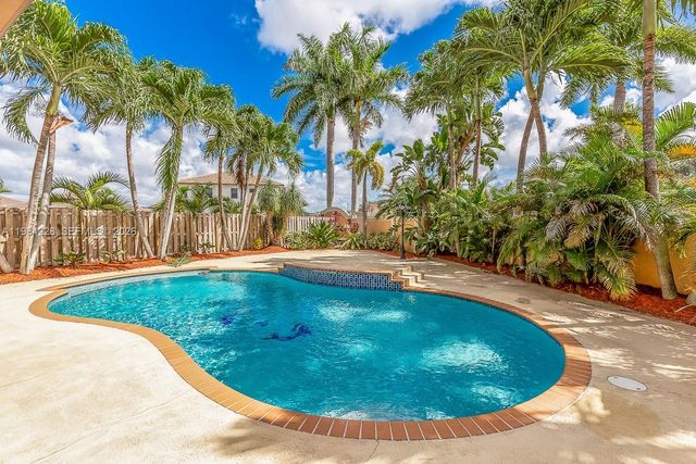 15226 SW 29th Ter, Miami, FL 33185