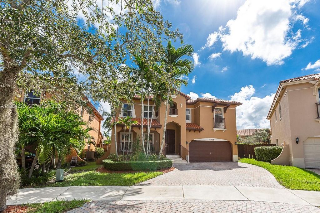 15226 SW 29th Ter, Miami, FL 33185