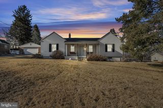 451 LEWISBERRY RD, New Cumberland, PA 17070