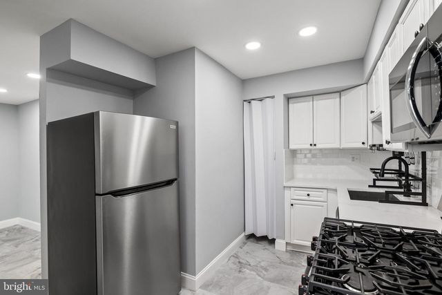 26 KNOLL DR, Blackwood, NJ 08012