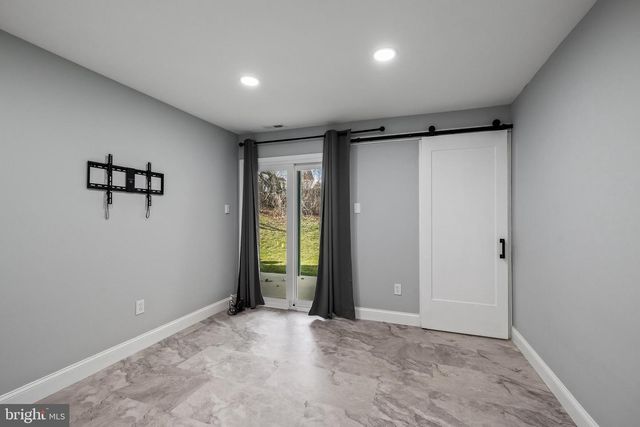 26 KNOLL DR, Blackwood, NJ 08012