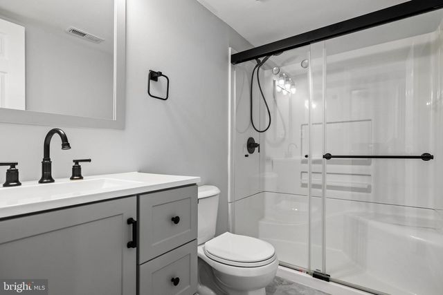 26 KNOLL DR, Blackwood, NJ 08012