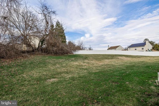 26 KNOLL DR, Blackwood, NJ 08012