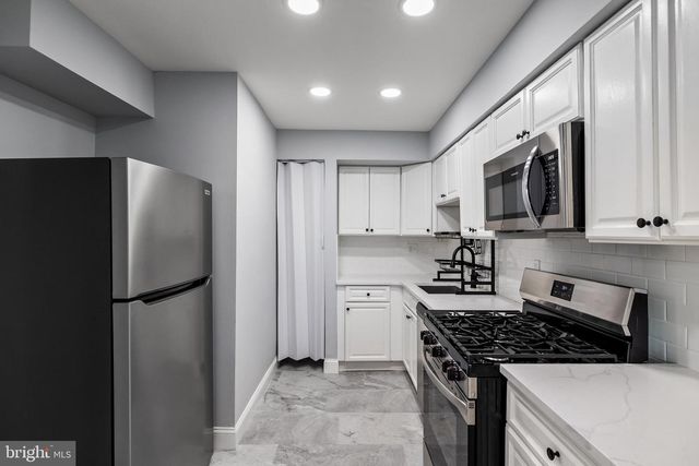 26 KNOLL DR, Blackwood, NJ 08012