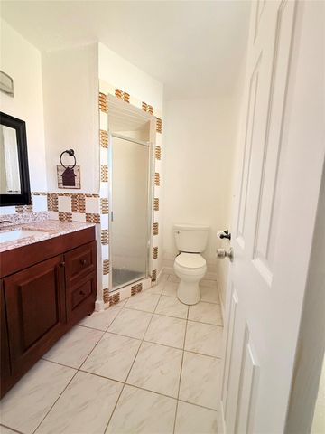 12335 Huntington Field Drive, Houston, TX 77099