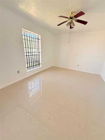 12335 Huntington Field Drive, Houston, TX 77099