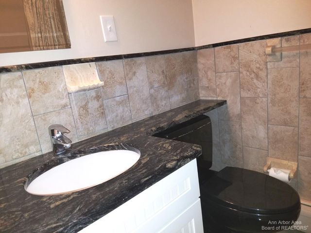 1217 Island Drive 204, Ann Arbor, MI 48105