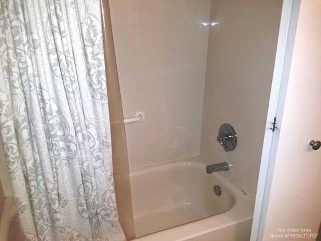 1217 Island Drive 204, Ann Arbor, MI 48105