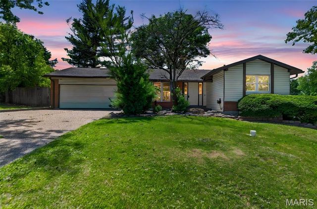 3297 Gwengreen Drive, Bridgeton, MO 63044