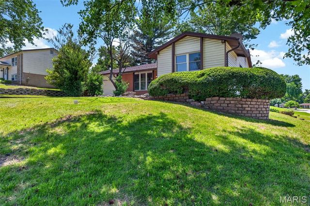 3297 Gwengreen Drive, Bridgeton, MO 63044
