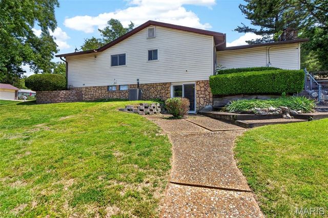 3297 Gwengreen Drive, Bridgeton, MO 63044