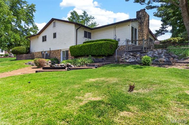3297 Gwengreen Drive, Bridgeton, MO 63044