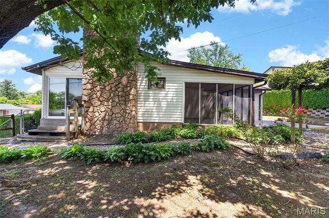 3297 Gwengreen Drive, Bridgeton, MO 63044